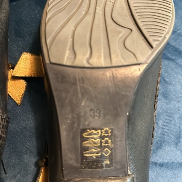 Gold Button black and brown leather Mary Jane pumps -us 8 - Picture 5 of 8